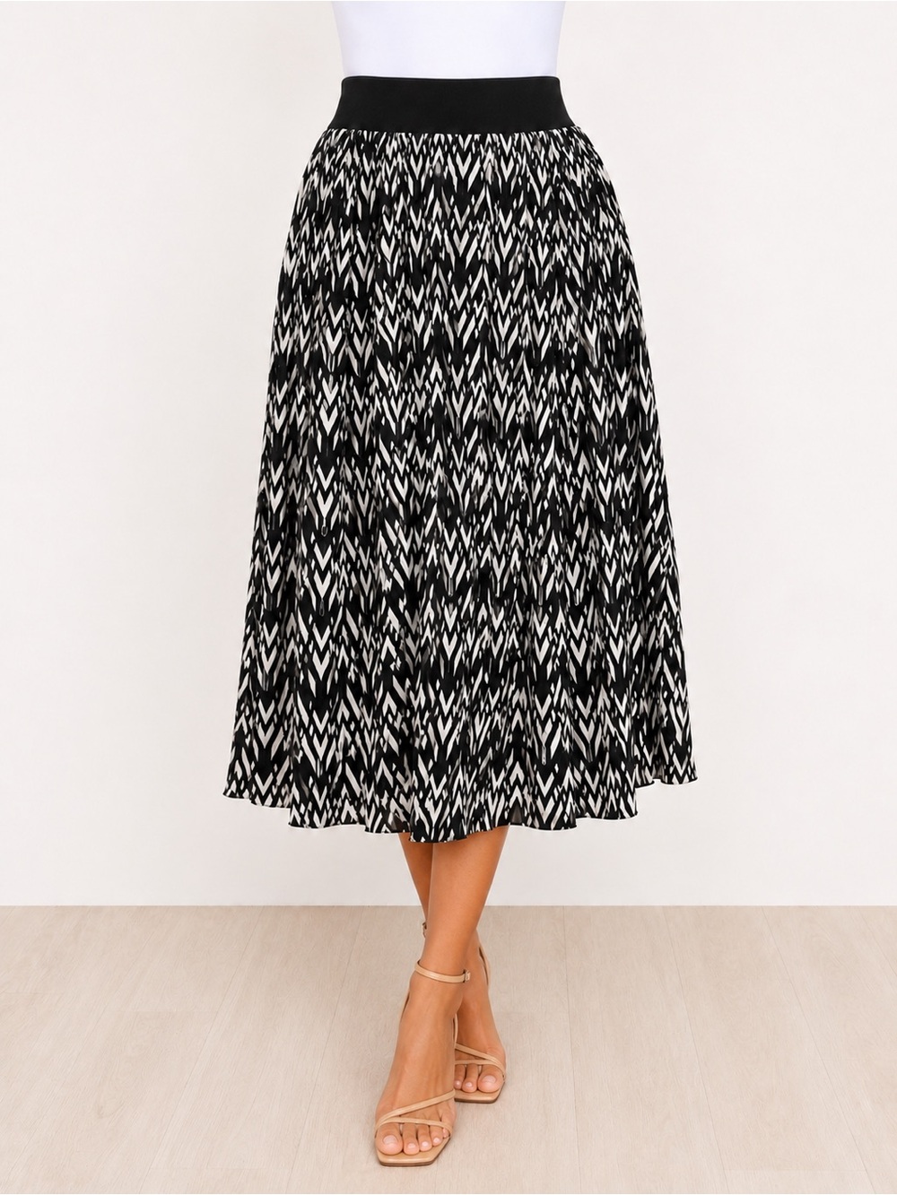 Metro Wear Black and White Patterned Pleated Midi Skirt